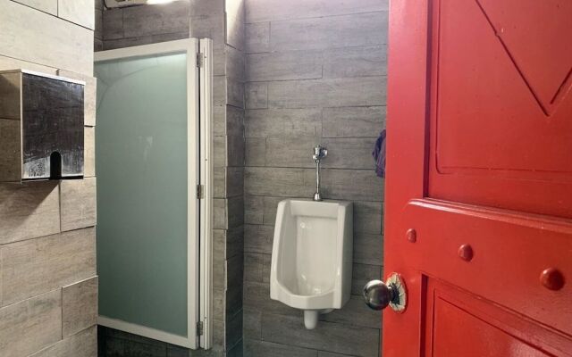 Chiasti Capsule Hostel - Adults Only