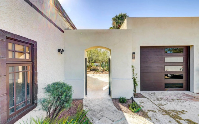 Paradise Valley Abode: Pool, Near Downtown Phoenix
