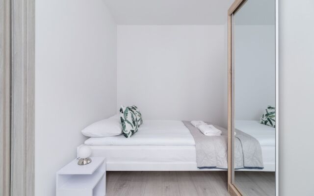 Expo Cracow Apartment by Renters