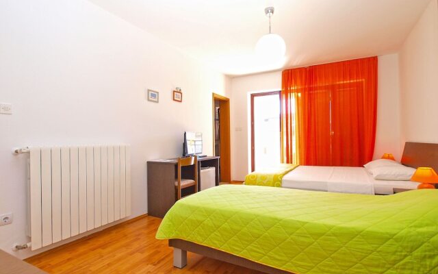 Rooms Ivica 1452