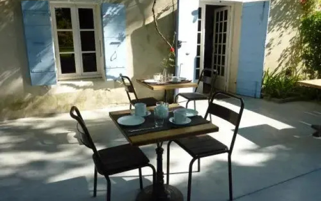 Gite Vaucluse, Chambre D'hotes Vaucluse: Le Mas De Miejour