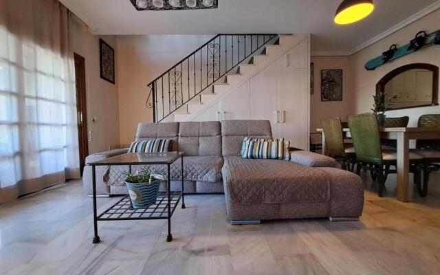 Wave House. Terrace, BBQ,piscina,800mt to beach