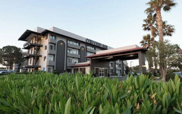 Oxford Inn & Suites Lancaster