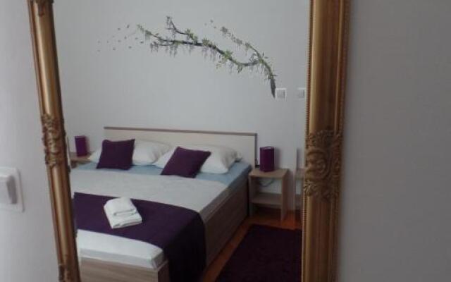 Apartment 4M