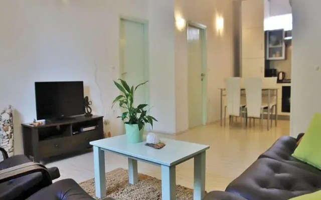 Apartments Caus 396
