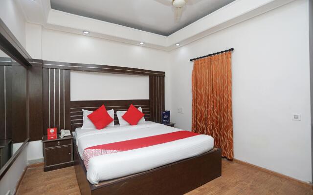 OYO 3072 Royal Villa