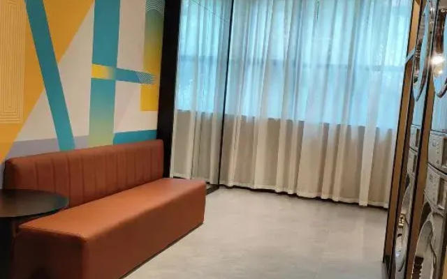 Eye Hotel