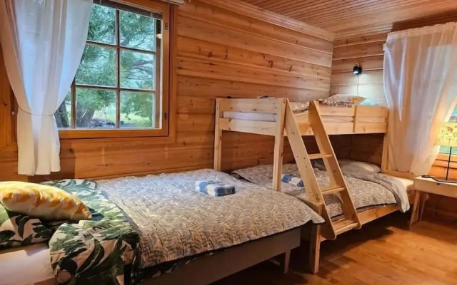 Cozy 3BR Riverside House with Sauna