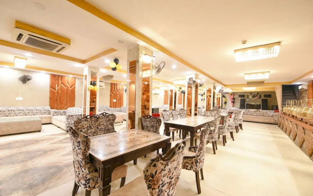 Fabhotel Royal Mountain