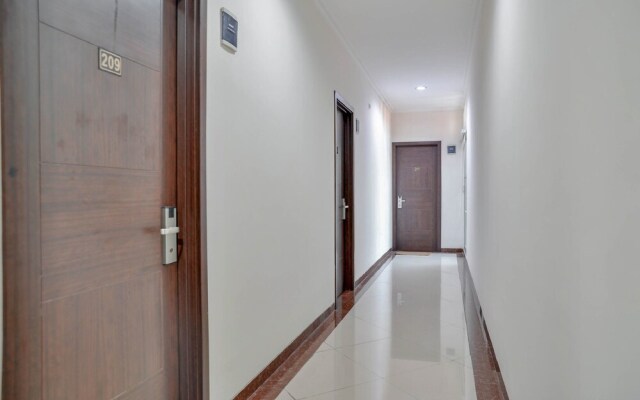 Clover Residence Near Mall Ambassador