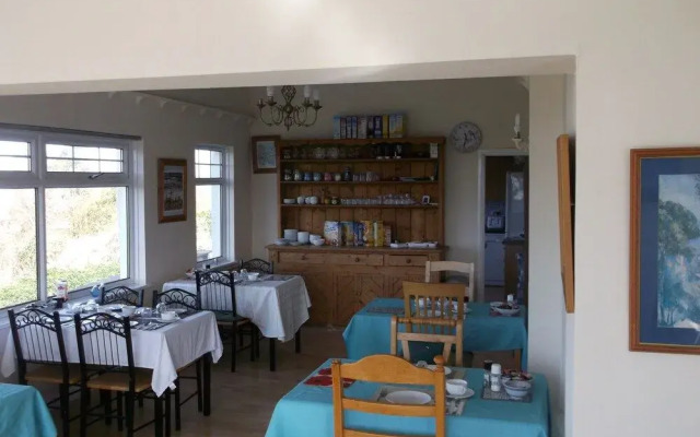Trenowan B and B