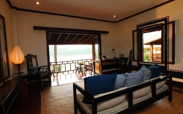 Sunset Villa by Burasari