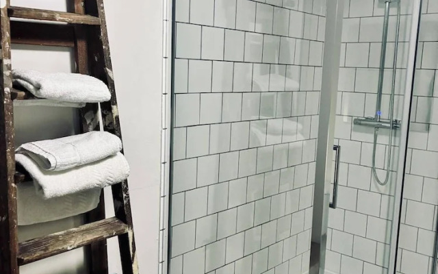 3-bed Seaside Haven - Sleeps 7 & Pet Friendly