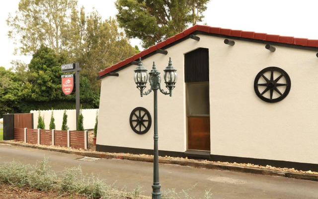 Papakura Motor Lodge & Motel