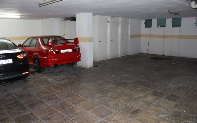 Beautiful 2 BR Apt Quiet & Private