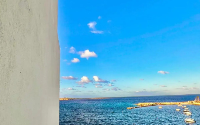 Gillieru Harbour Hotel