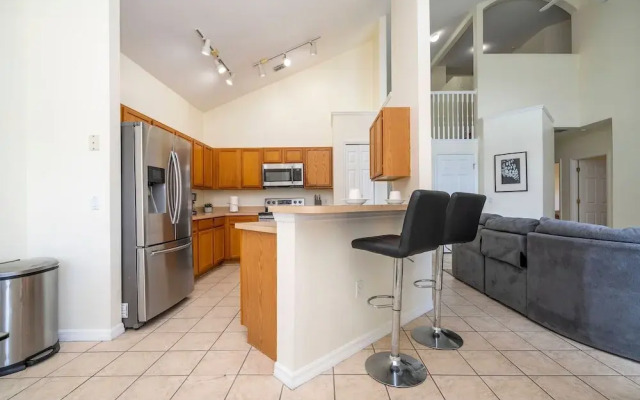 Amazing 6 Bedrooms With Pool