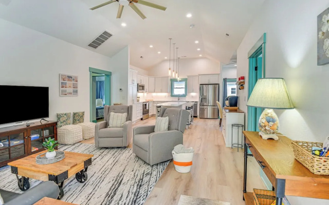 1 Mi to Dtwn Manteo: Dog-friendly Home w/ Deck