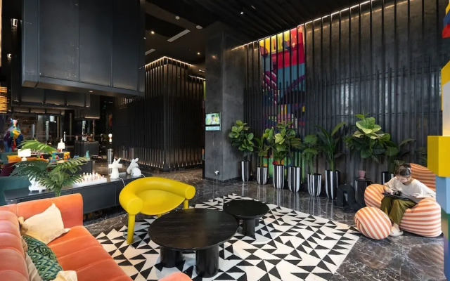 Premium Collins Boulevard Near Airport