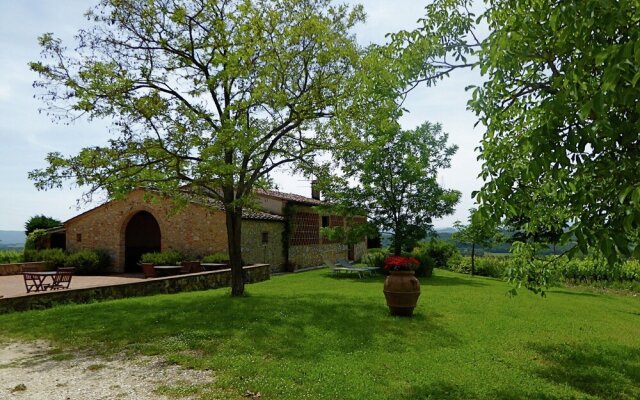 Peaceful Apartment in San Gimignano Tuscany with Pool