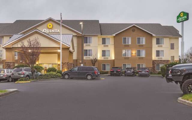 La Quinta Inn & Suites by Wyndham Central Point - Medford