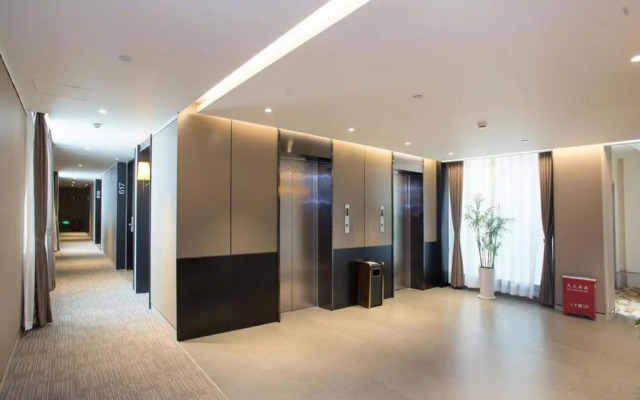 Home Inn Plus Shanghai Chifeng Road Metro Station