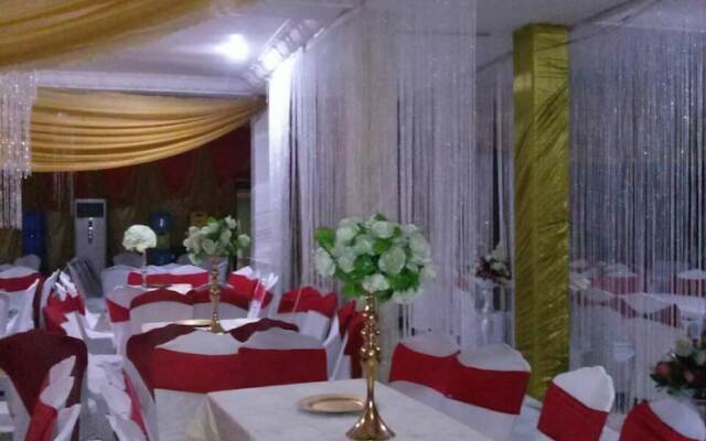 Gold Crown Hotel