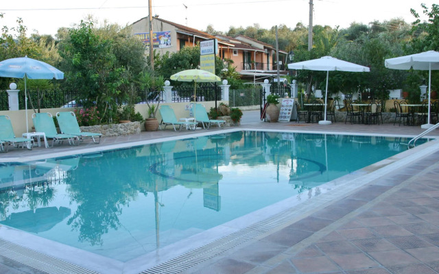 Makis Louvlis Apartments 