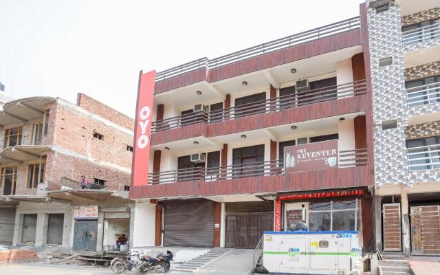 Oyo 71053 Av Residency