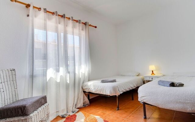 Soothing Holiday Home in Ferrel near Baleal Island