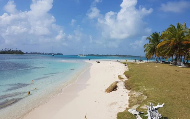 San Blas Private Beach Cabin