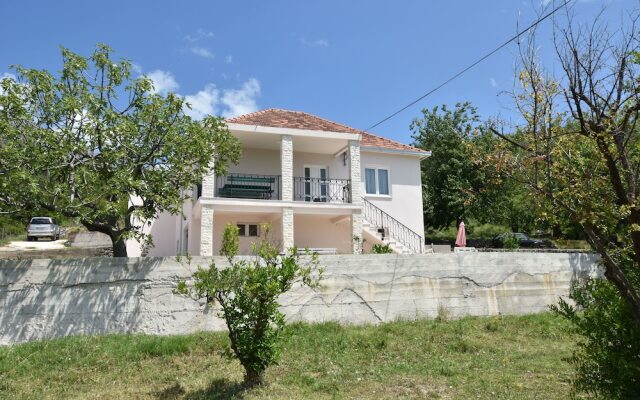 House Uphill Glavanovic