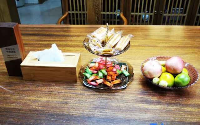 Yiyun Country House (Wudang Mountain Entrance Store)
