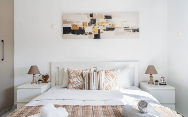 Doria 2-Bedroom Apartment & Balcony in Larnaca