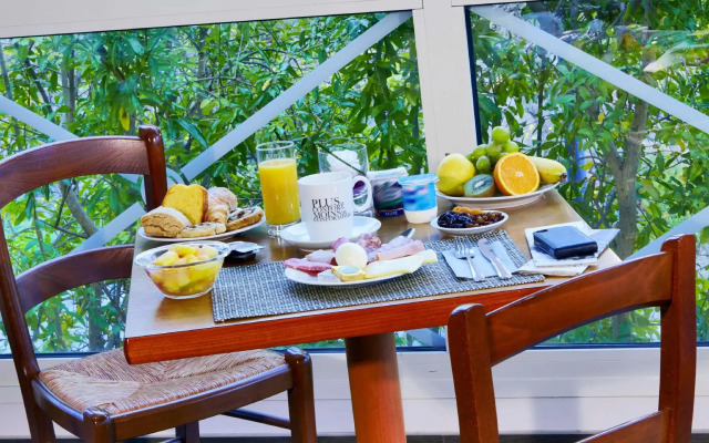 Hôtel, restaurant Kyriad Fréjus