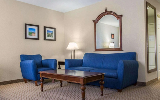 Quality Inn & Suites Dixon near I-88