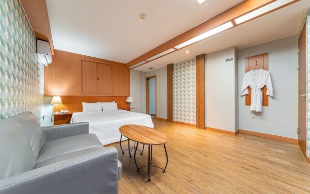 Oryu Bon Motel