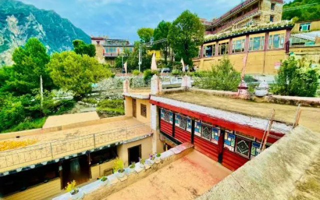 Danba Daughter Qing Manor (Jiaju Zangzhai No.1 Environmenttai Branch)