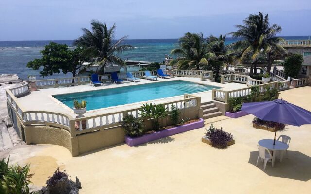 Cariblue Beach Hotel And Scuba Diving Resort