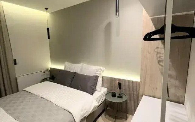 8 Blocks Apartments 4B