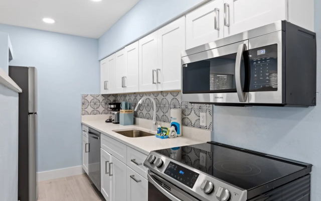 THE Palmview AND Sandpiper Inns