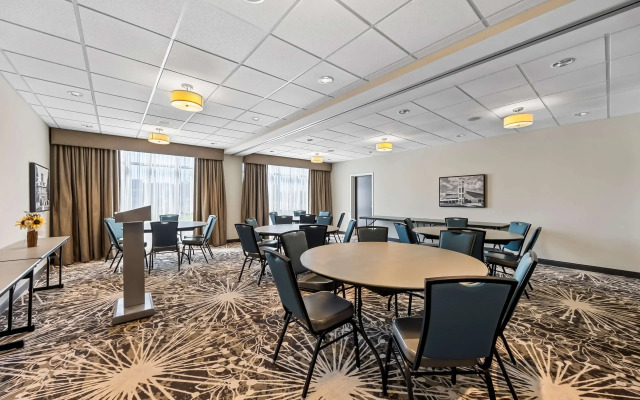 Best Western Plus Bolivar Hotel & Suites