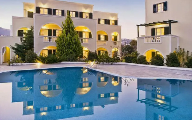 Golden Sun Studios & Apartments