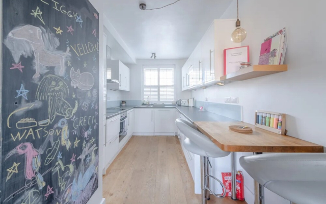 Spacious 2 Bedroom Flat In Clapham With Balcony
