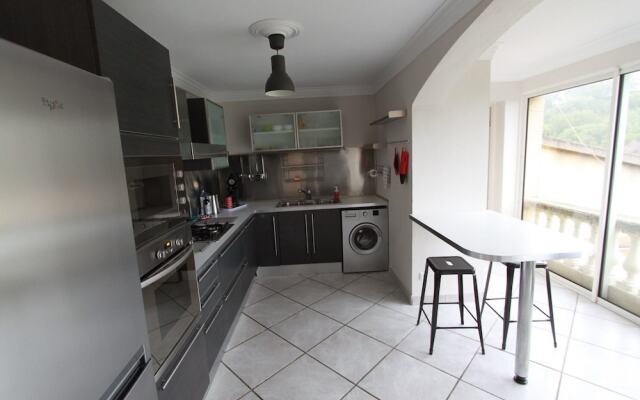 Apartement 120m with garden in a villa