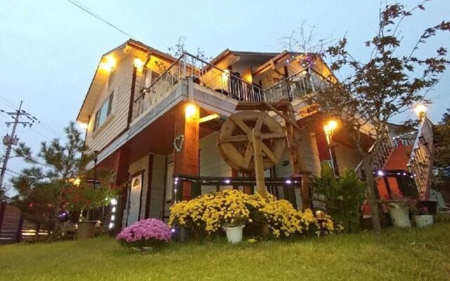 Gapyeong Namiseom Seomnaru Pension