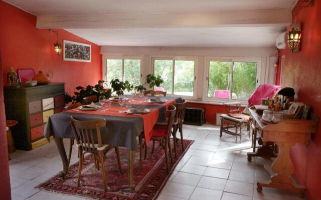 Le Mas Des Pots Rouges