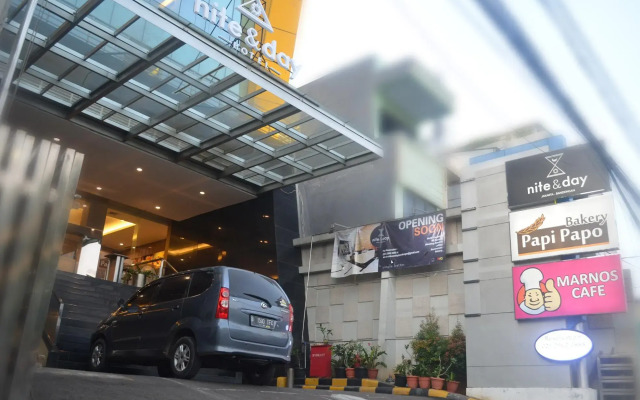 World Hotel