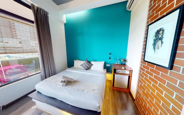 Roomies Suites