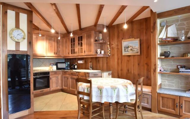 Cozy Apartment in Honfleur with a Private Garden